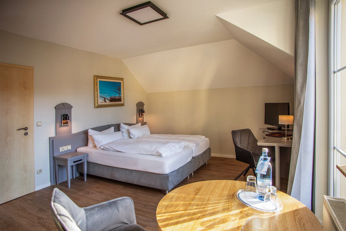 Cosy double room with seating area