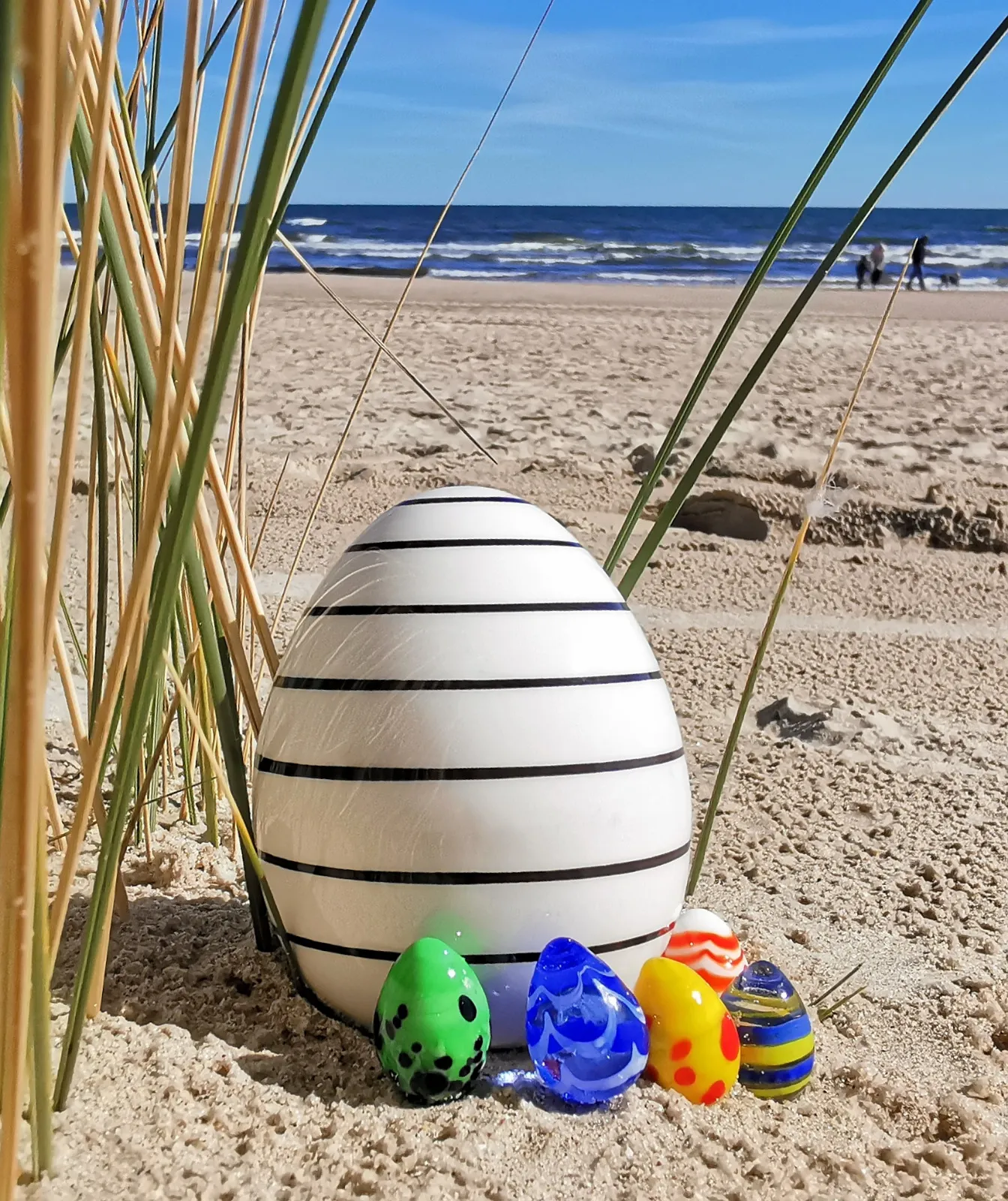 Easter eggs in the dunes on Usedom beach