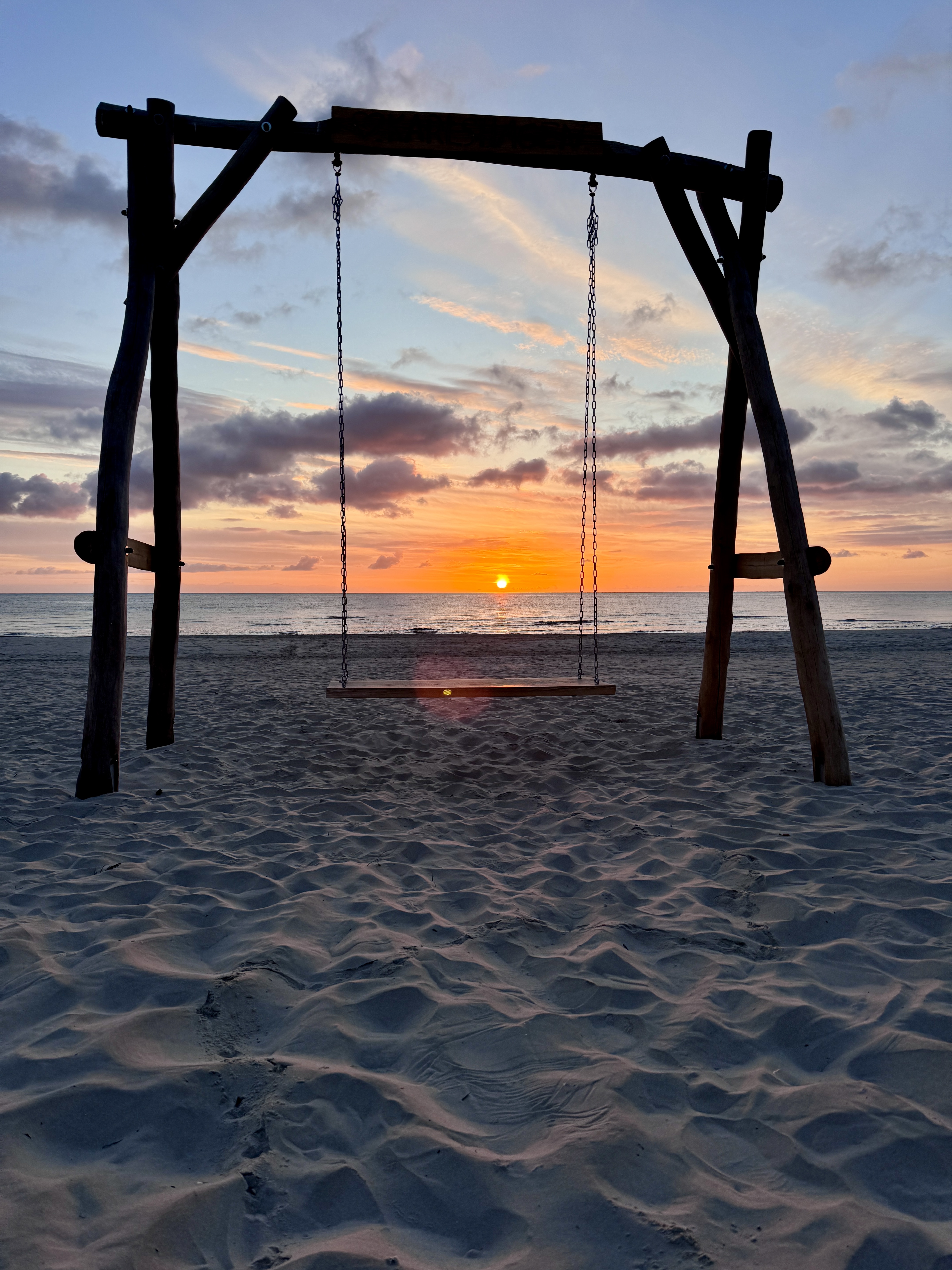 Strandschaukel bei Sonnenuntergang auf Usedom