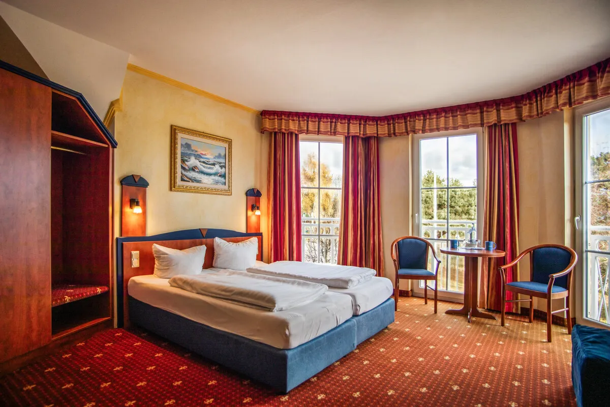 Turmzimmer mit rundem Grundriss und Panoramafenstern